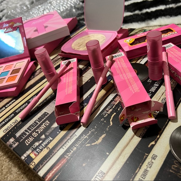 BUNDLE Colourpop X Barbie Beach Party Full Set - Picture 14 of 16